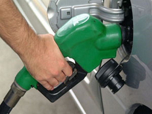 Preço do litro da gasolina ultrapassa os R$ 8 pela primeira vez no Brasil, segundo ANP