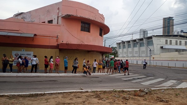 Regularização do Cadastro Único tem filas em bairros de Natal nesta sexta-feira