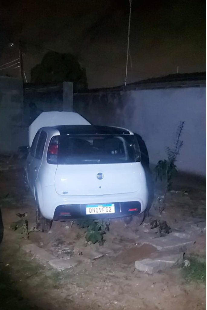 No Planalto: Carro foi recuperado dentro de um terreno