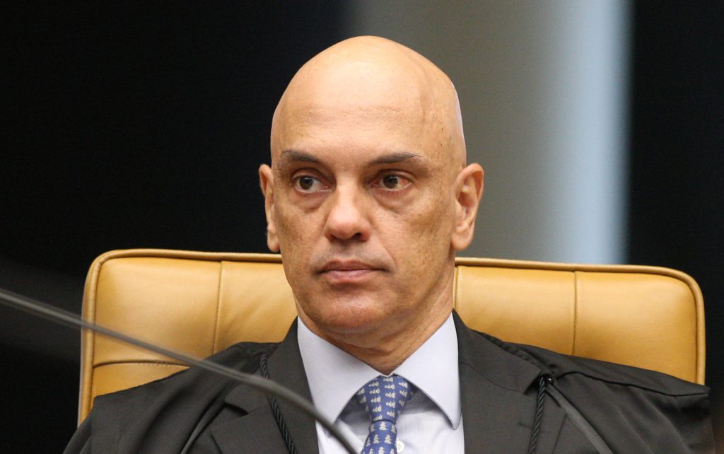 Moraes nega pedido de Bolsonaro e reitera que presidente deve dar depoimento presencial à PF