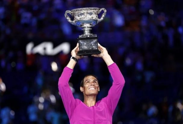 Após mais de 5h de jogo, Rafael Nadal é campeão do Australian Open e se torna maior vencedor de Grand Slams