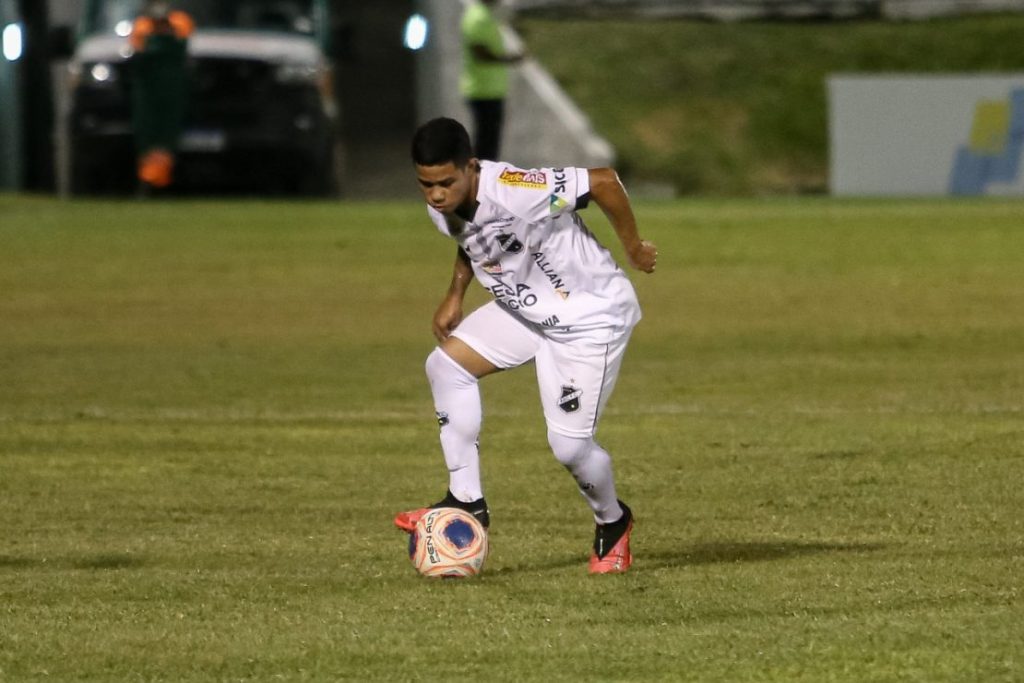 Destaque do ABC na Copinha é integrado ao time profissional do alvinegro