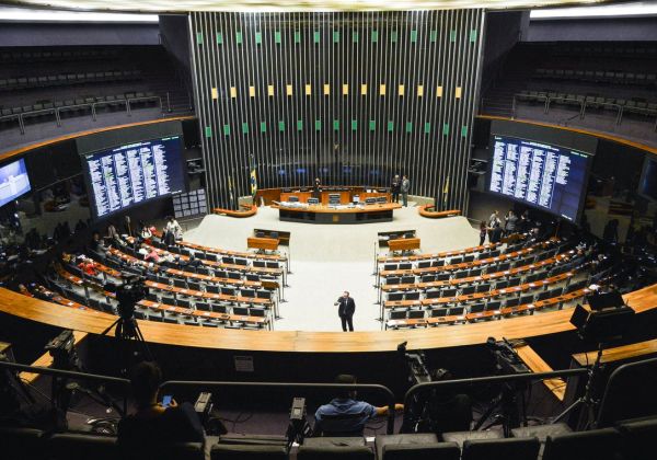 Câmara vai gastar R$ 798 mil para reformar móveis de apartamentos de deputados