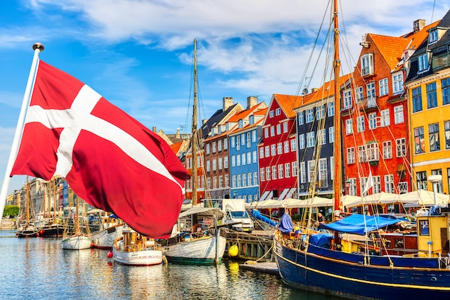 Dinamarca deixa de considerar Covid como doença “crítica” e elimina restrições