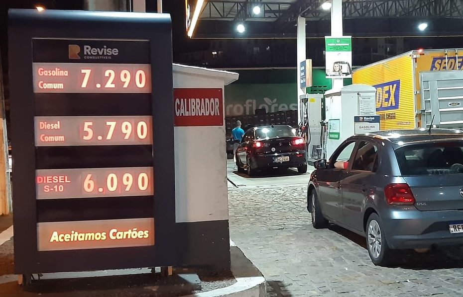Litro da gasolina subiu R$ 0,58 no RN mesmo após congelamento de ICMS