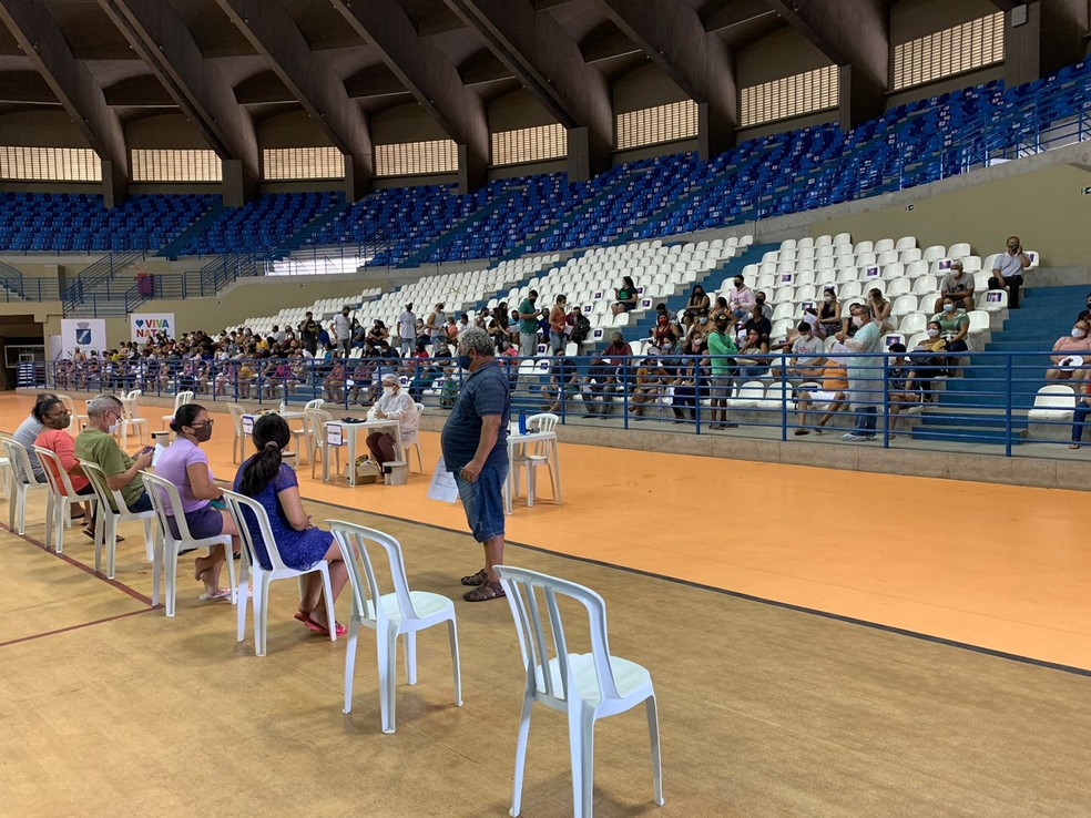 Mulher é assaltada ao chegar para fila de espera em centro de atendimento a pessoas com sintomas de gripe e Covid em Natal