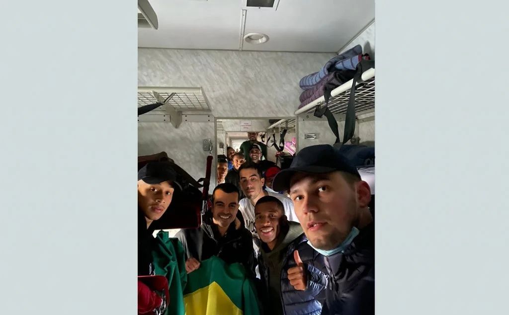 Depois de dias de tensão, jogadores brasileiros conseguem deixar Kiev