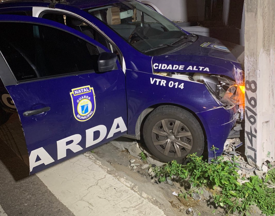 Viatura da guarda municipal se envolve em um acidente no bairro Tirol