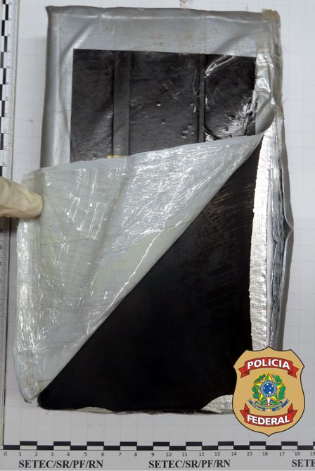 Homem é preso pela PF no aeroporto Aluízio Alves com 1 kg de cocaína