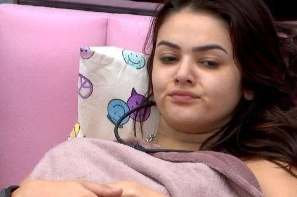 Participante do BBB tem febre e é atendida por médico dentro da casa