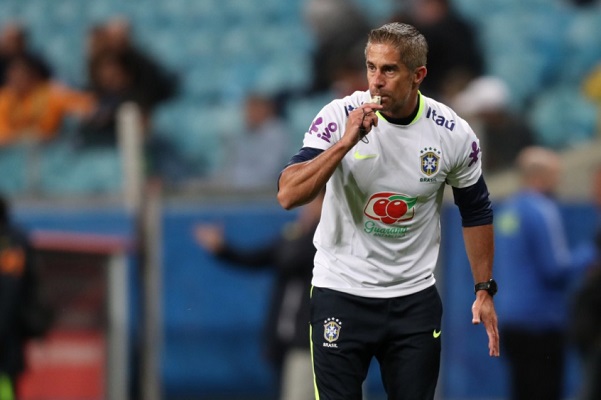 Sylvinho é demitido do Corinthians após derrota em clássico para o Santos