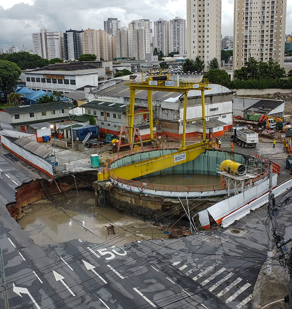 Obra do Metrô desaba e provoca interdição em SP