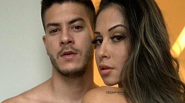 Maíra Cardi revela escutar músicas religiosas durante sexo com Arthur Aguiar