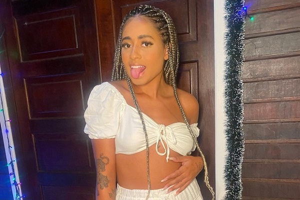 MC Loma anuncia gravidez e critica boatos sobre paternidade do bebê