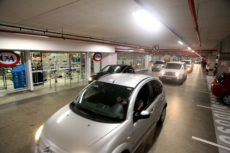 Midway Mall nega boato sobre início de cobrança por estacionamento