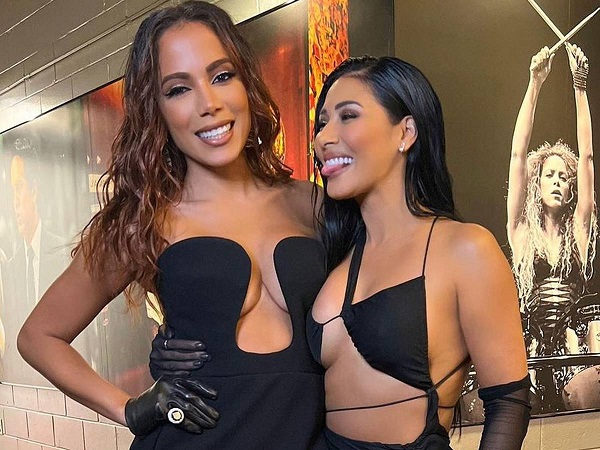 Anitta e Simaria se reencontram após desentendimento e posam juntas em premiação