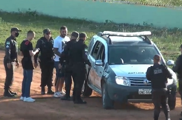 Diretor de Esporte do Força e Luz é retirado pela polícia após tentar agredir quarto árbitro