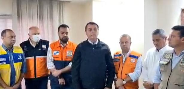 Bolsonaro visita regiões atingidas pelas chuvas em Petrópolis