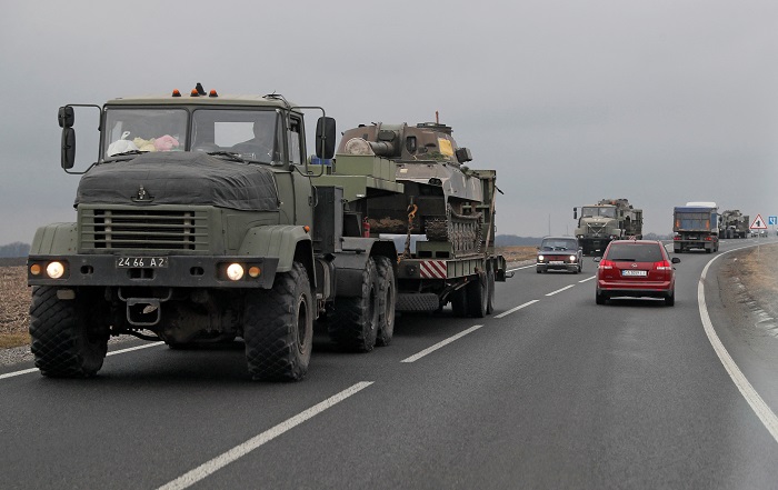 Tropas russas entram na região de Kiev
