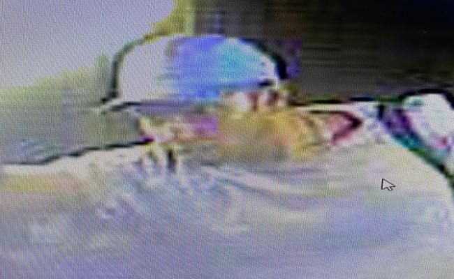 Assaltante mantém cobradora refém e obriga motorista recolher pertences de passageiros