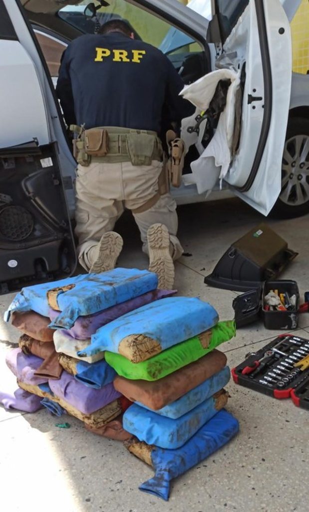 PRF apreende 22 kg de skunk e prende homem por tráfico de drogas na Grande Natal