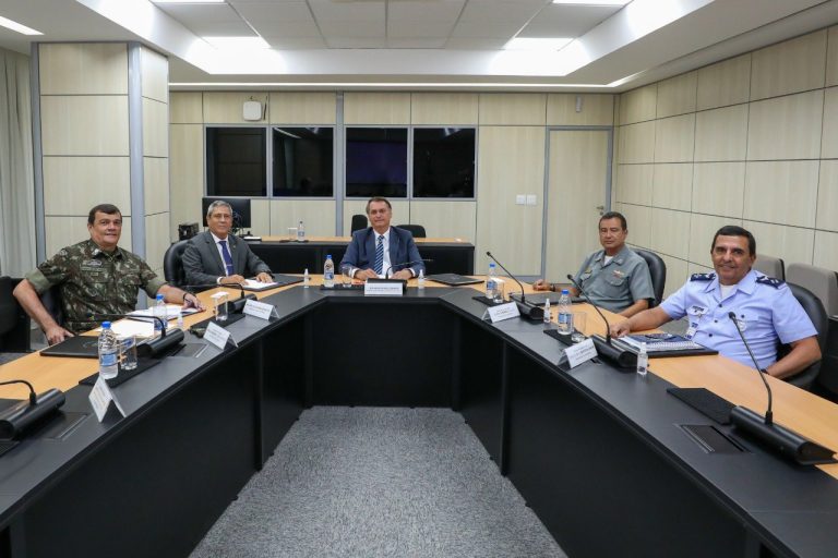 Bolsonaro se reúne com comandantes das Forças Armadas e Braga Netto