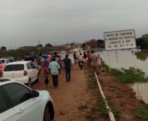 Açude rompe e água inunda comunidade no interior do RN
