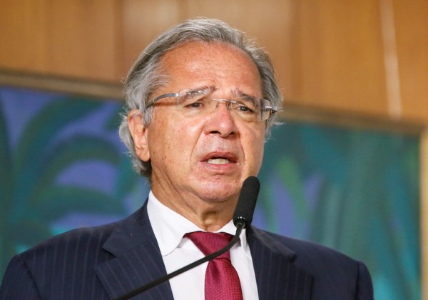 Guedes anuncia corte em imposto para impulsionar ‘reindustrialização’ no Brasil