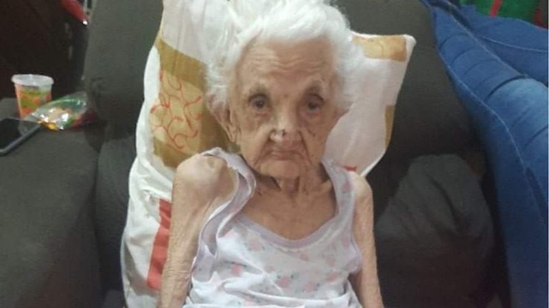Aos 99 anos, idosa caicoense vence a Covid e deixa hospital após 8 dias internada; “Salva pela vacina”, diz neto