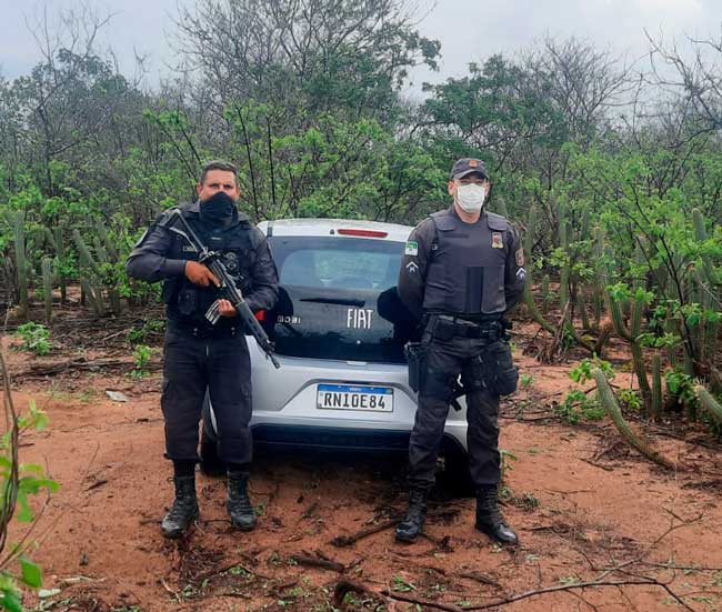 Polícia Militar de Porto do Mangue na Costa Branca Potiguar recupera carro com queixa de roubo