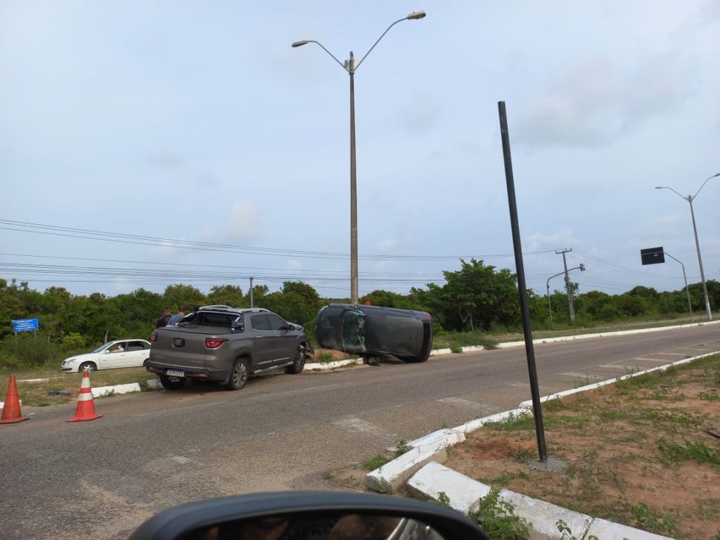 TRÂNSITO: Dois veículos se envolvem em acidente na Rota do Sol