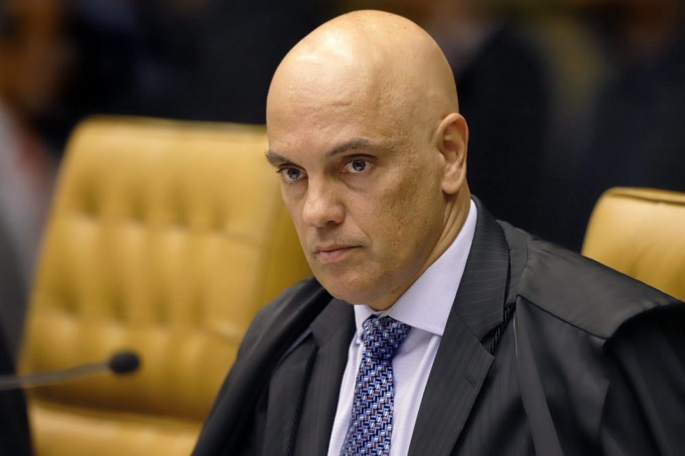 Moraes envia à PGR notícia-crime contra Bolsonaro por não depor à PF