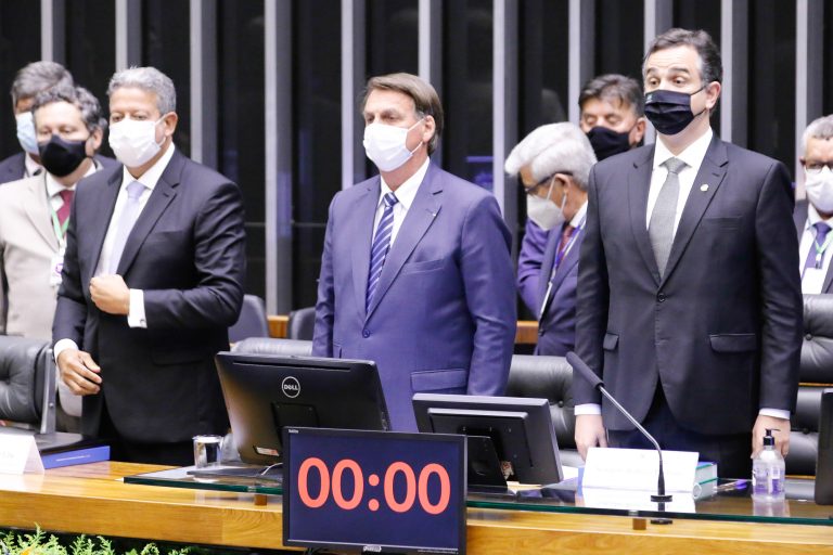 Bolsonaro: “Não deixemos que quem quer que seja ouse regular a mídia”