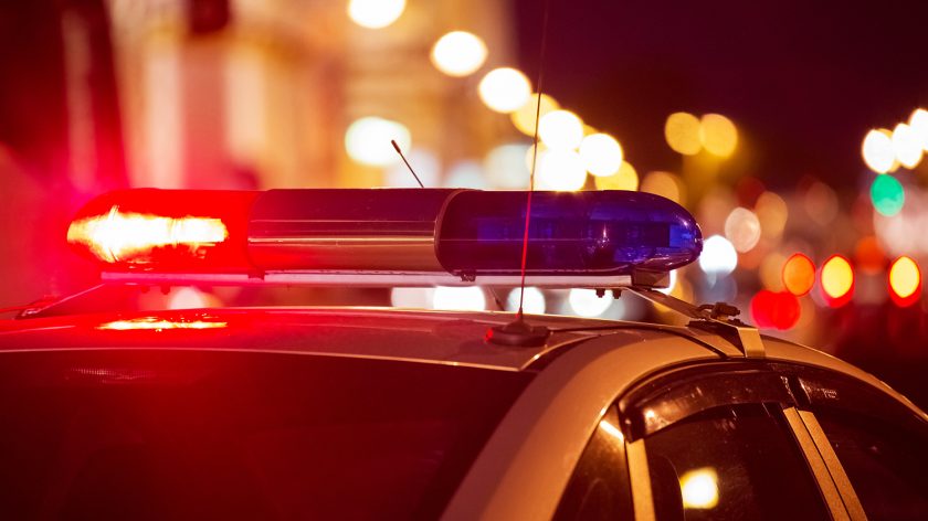 Bandidos roubam moto de entregador na porta de condomínio em Candelária