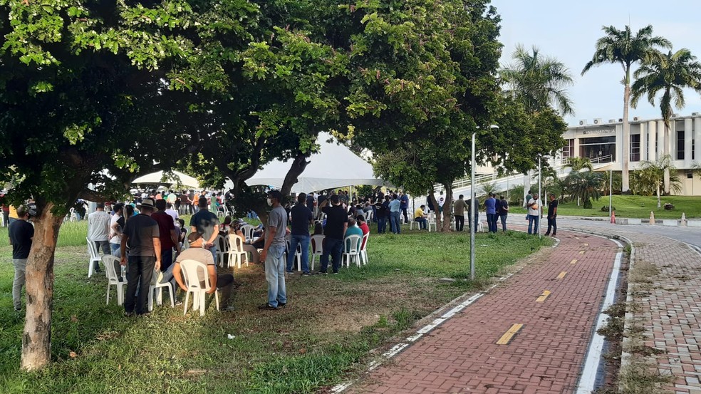 Policiais civis protestam em frente à governadoria do RN