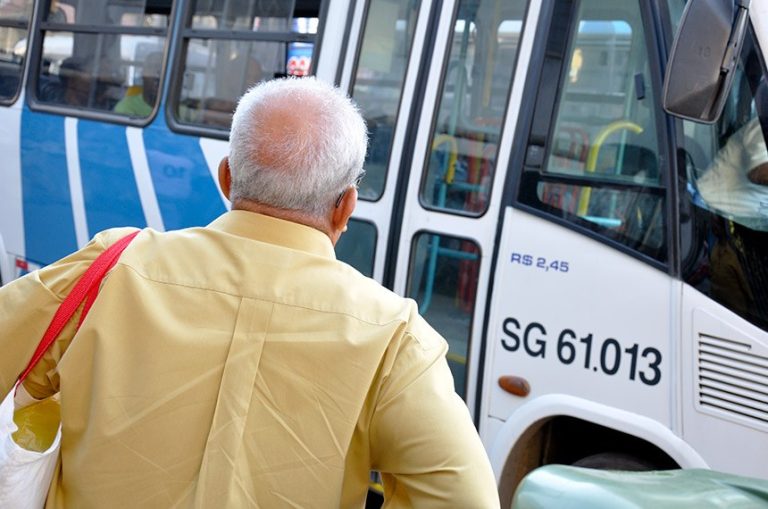 Senado aprova repasse de R$ 15 bilhões para gratuidade de ônibus