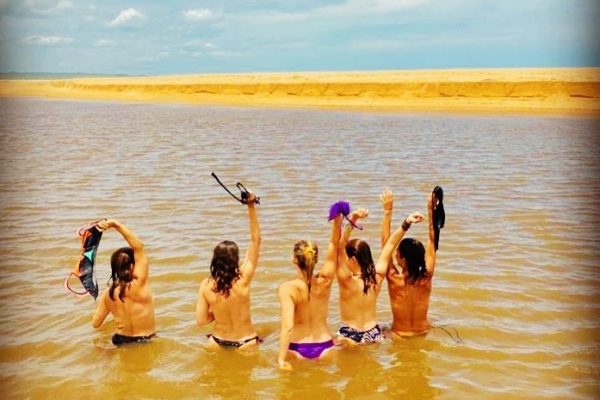 Deputado apresenta projeto para liberar topless no Brasil