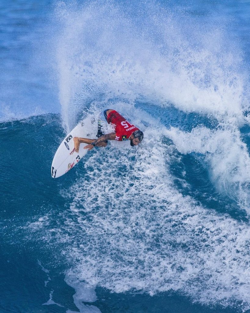 Italo Ferreira é eliminado na segunda fase do Mundial de Surfe