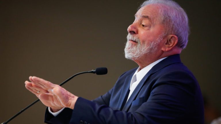 Lula volta a defender a regulamentação da imprensa