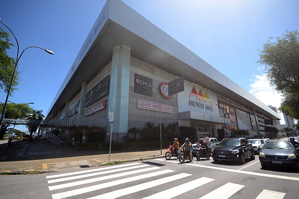 Midway Mall encaminha projeto para cobrar estacionamento