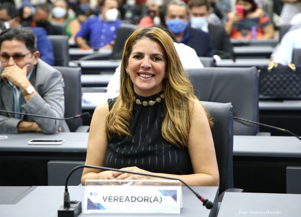 Vereadora Nina retorna à presidência da Comissão de Justiça da CMN