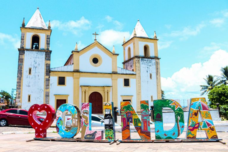 Bares são fechados e foliões vão para delegacia por descumprir decreto que proíbe carnaval em Olinda