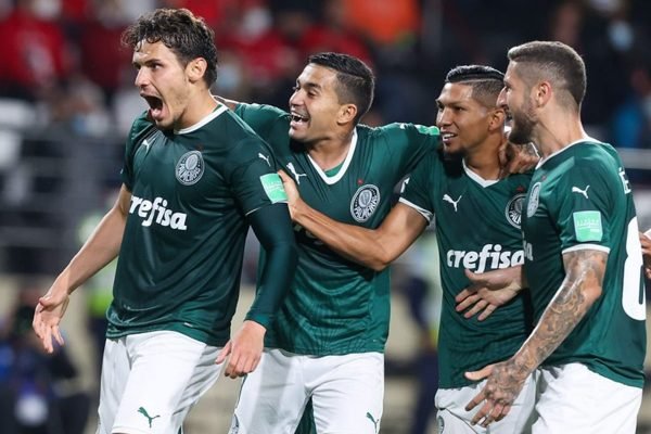 Com gols de Veiga e Dudu, Palmeiras bate Al-Ahly na semi do Mundial