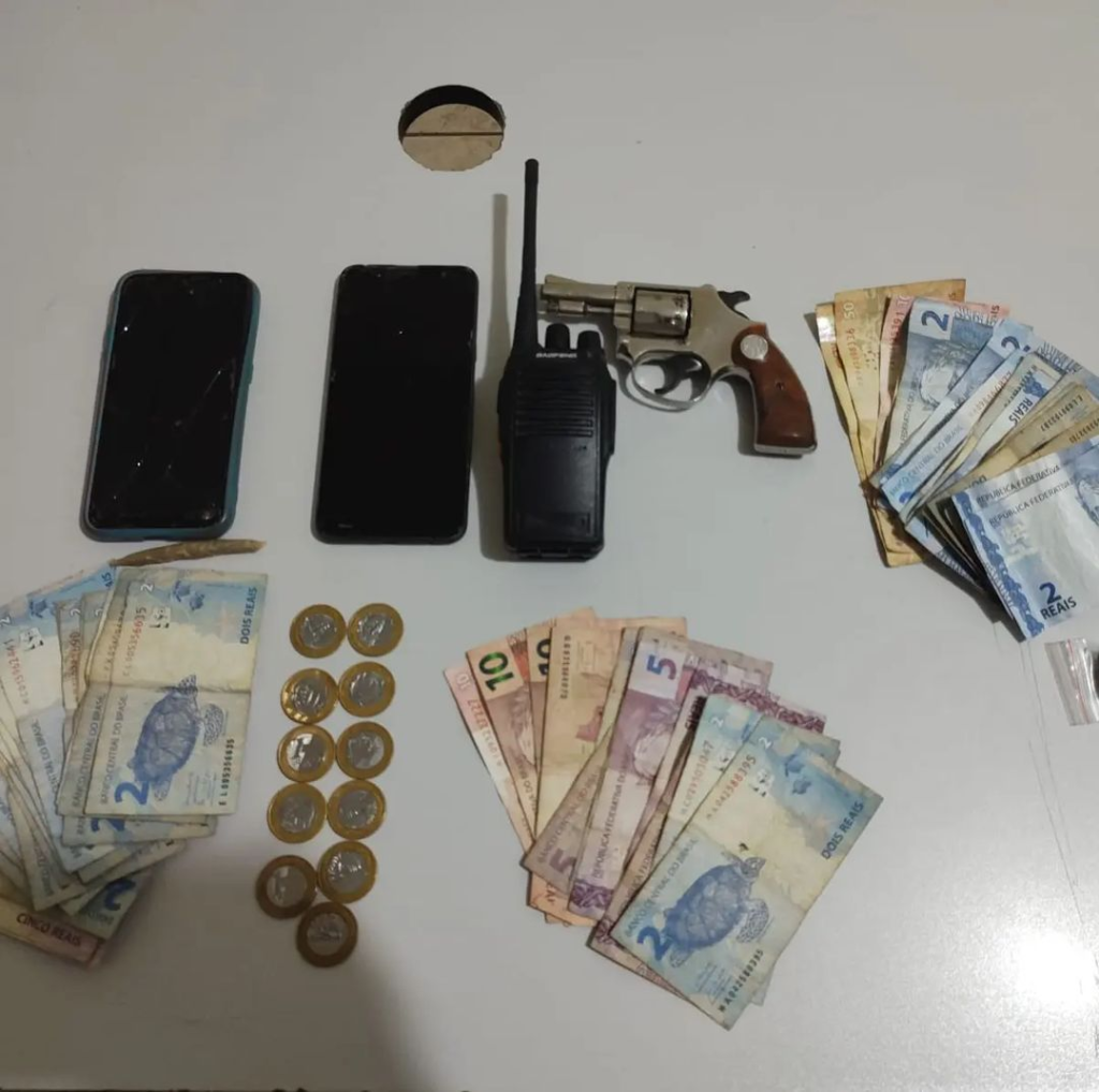 Polícia PM resgata jovem mantida em cativeiro que seria julgada e morta pelo ‘Tribunal do Crime’ no RN e prende três pessoas