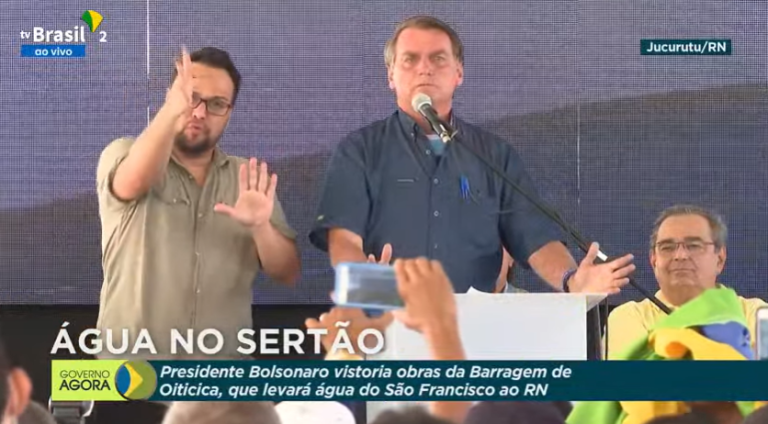 Política Bolsonaro chama opositores de canalhas e diz: “falo palavrão, mas eu não roubo”