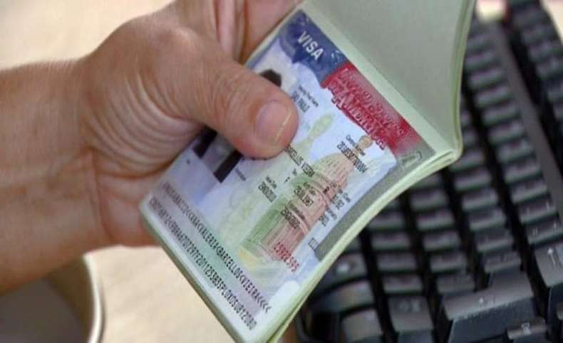 Emissão de visto para brasileiro ir aos EUA dispara e fila em consulados chega a 9 meses