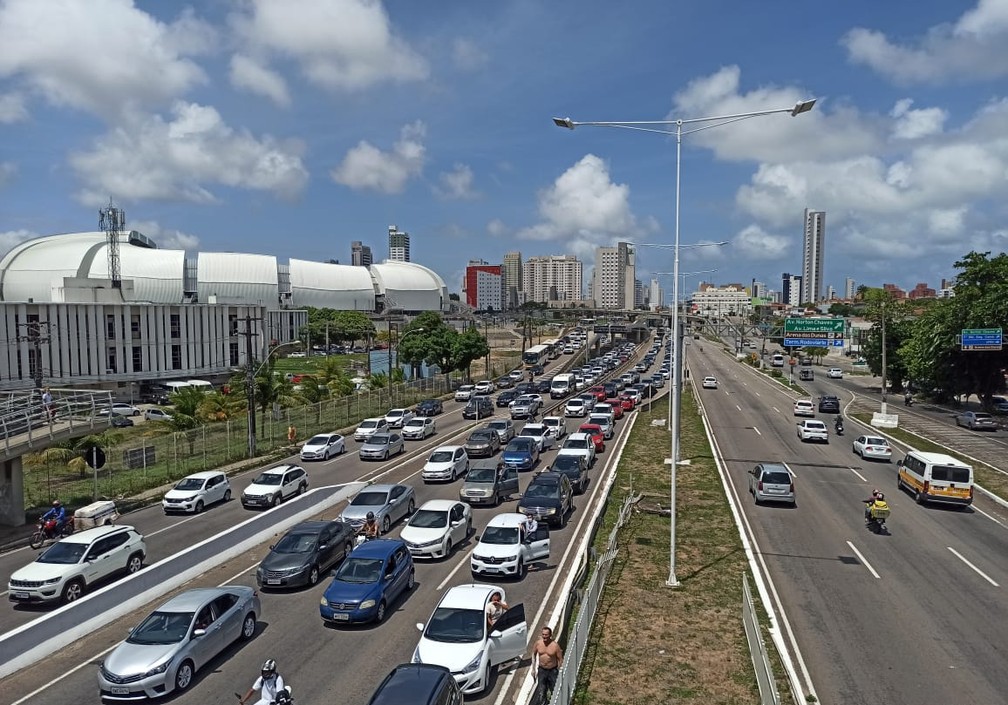 Protesto fecha trânsito na BR-101 em Natal