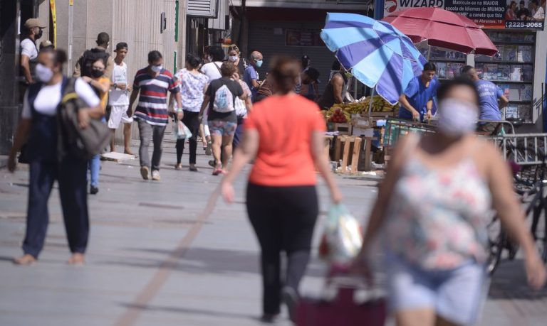Parnamirim acaba com obrigatoriedade de máscaras em ambientes abertos
