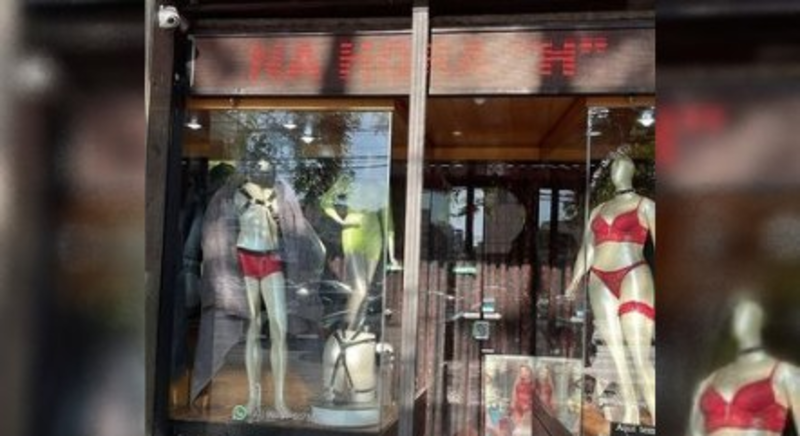 Sex shop lança fantasia de morador de rua agredido por personal após traição de esposa