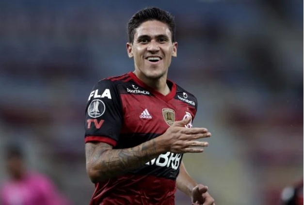Fla pede ao Palmeiras R$ 138 milhões e mais dois jogadores do elenco por Pedro